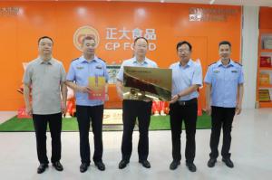 市文明辦、市市場(chǎng)監(jiān)管局聯(lián)合為我公司文明誠(chéng)信經(jīng)營(yíng)授牌